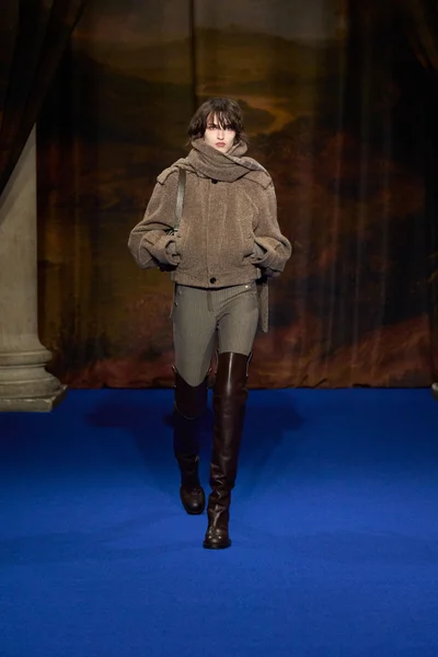 Look 1